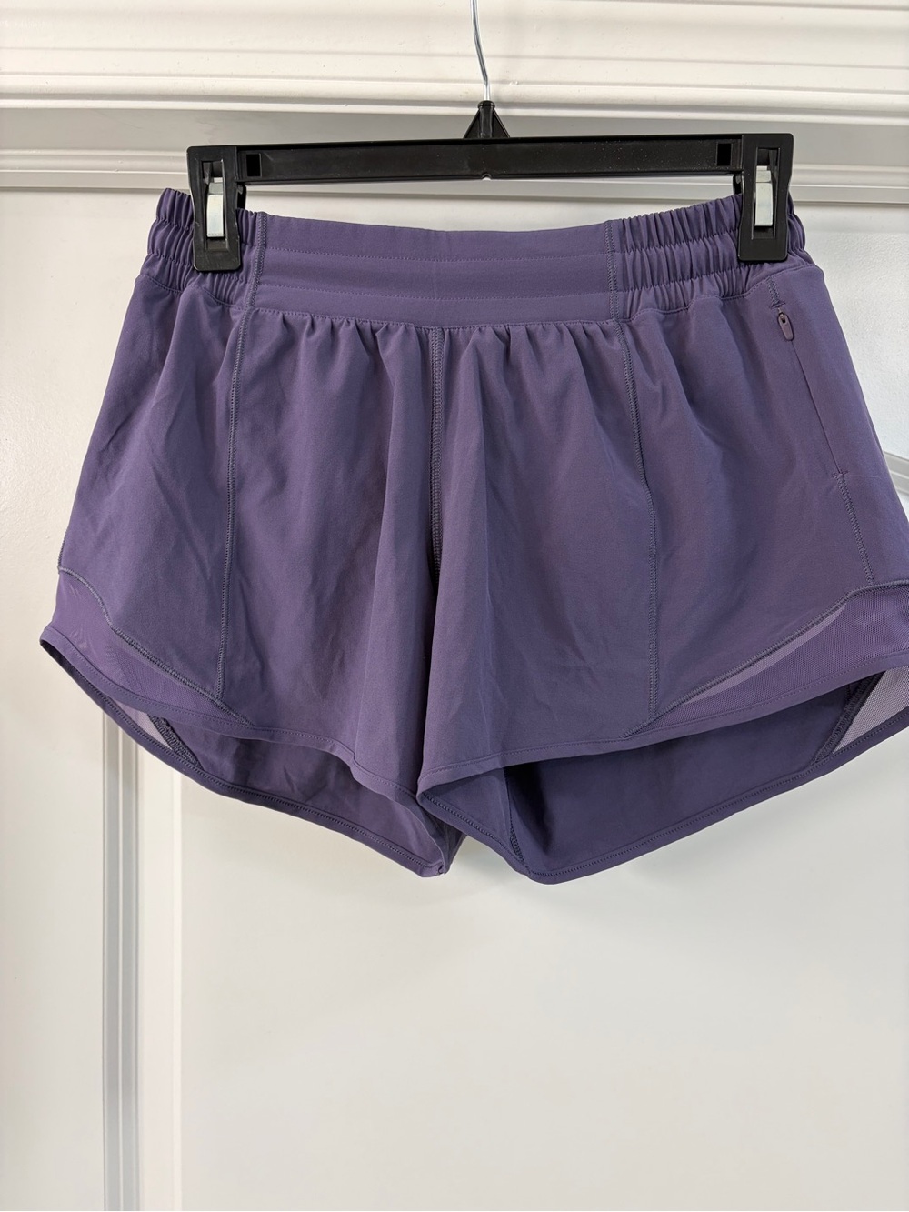 Lululemon hotty hot shorts purple 6 tall - Picture 2 of 9